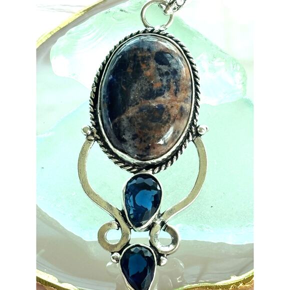 925 Sterling 


 Sodalite and Tanzanite Pendant - Picture 2 of 7